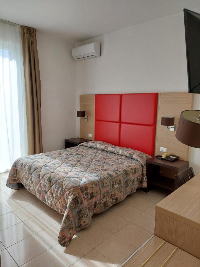 מרינה די מסה Hotel Patrizia מראה חיצוני תמונה