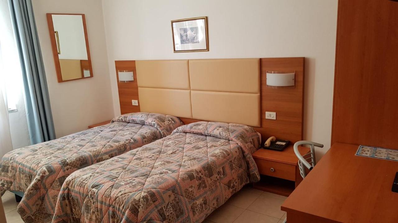 מרינה די מסה Hotel Patrizia מראה חיצוני תמונה